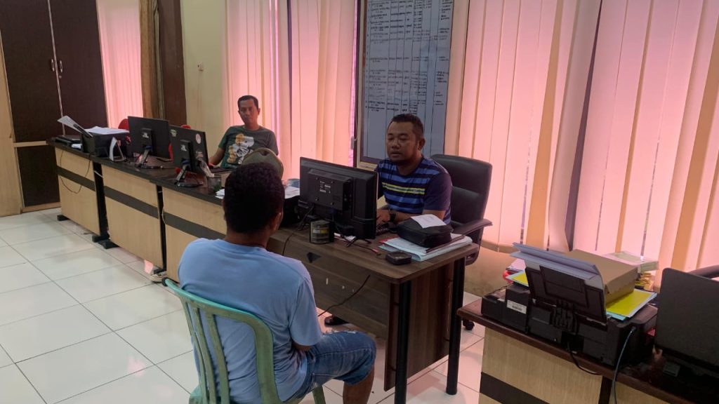 Polres Sampang Amankan Kurir Narkotika Jenis Sabu Di Kecamatan Banyuates