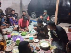 Dekat Dengan Warga Babinsa Keyongan Hadiri Undangan Syukuran