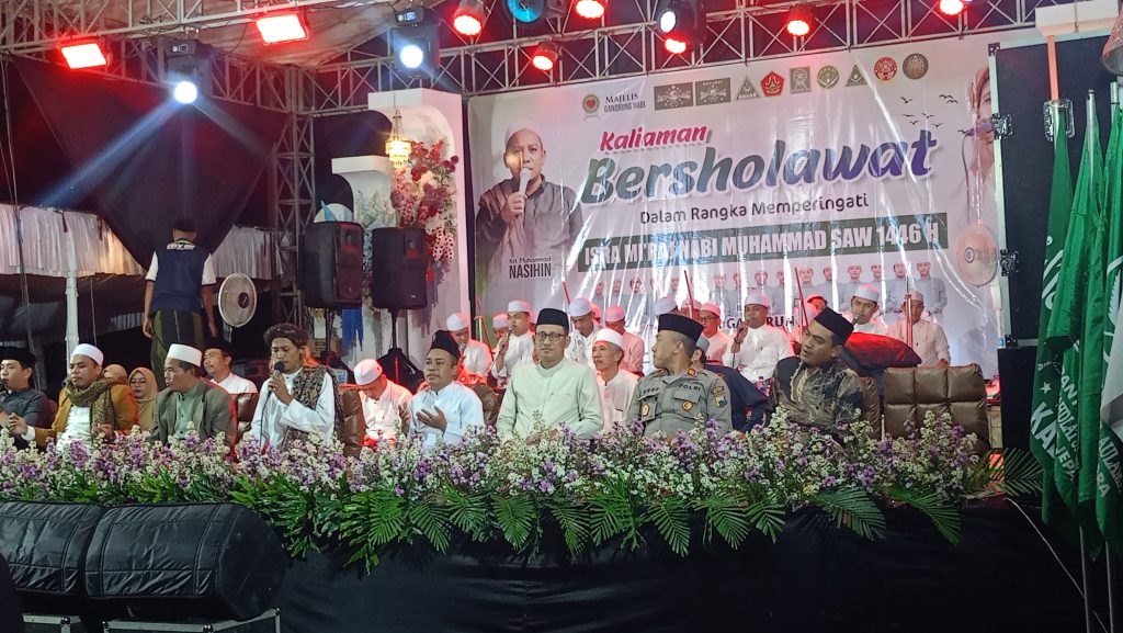 Babinsa Kodim 0719/Jepara Monitoring “Kaliaman Bersholawat” dalam Peringatan Isra Mi’raj Nabi Muhammad SAW 1446 H