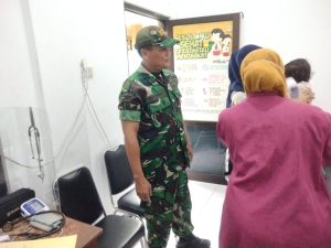 Peduli Kesehatan Ibu dan Anak Serma Yudhi Dampingi Kegiatan KB Dan Imunisasi Anak