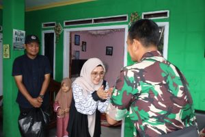 Komandan PMPP TNI Berikan Bantuan Bedah Rumah dan Beasiswa Untuk Keluarga Veteran Peacekeeper