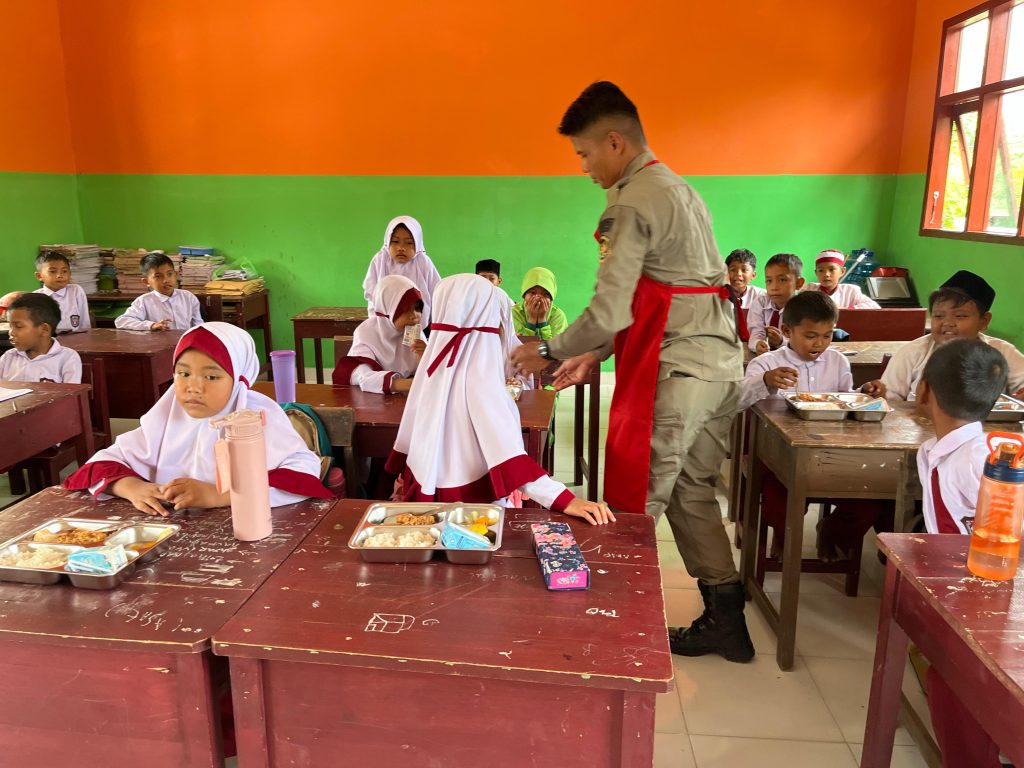 Satgas Madago Raya Gunakan Mobil Dapur Umum Untuk Mendukung Program Makan Bergizi Gratis