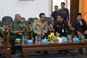 Kapolres Kuansing Hadiri Rapat Paripurna DPRD Kuansing: Pengumuman Pengesahan Bupati dan Wakil Bupati Terpilih Pilkada 2024