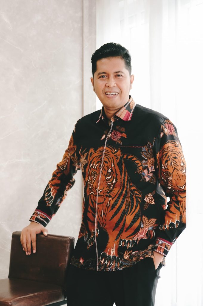 BUNTUT NAIK MEJA DIPERSIDANGAN, FIRDAUS OIWOBO DIPECAT DARI KAI