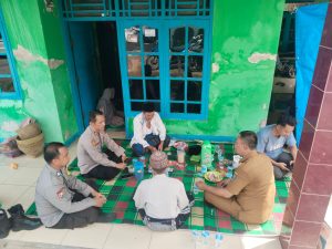 Peduli Kedukaan Masyarakat, Kapolsek Cikande Takziah ke Rumah Duka Korban Kecelakaan Lalu Lintas