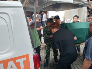 Merasa Kehilangan Warganya, Babinsa Jayengan Takziah di Rumah Duka