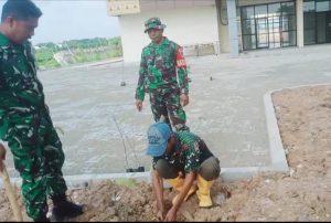 Dukung Penghijauan, Koramil 0602-19/Cikande Bersama UPT Puskesmas Kibin Laksanakan Penanaman Pohon