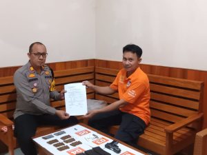 Air Soft Gun, Magasen dan Puluhan Amunisi Diserahkan Warga Poso Kepada Satgas Madago Raya