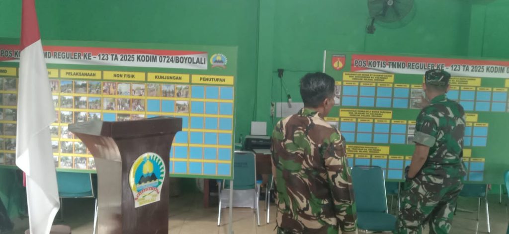 Dansatgas TNI Manunggal Membangun Desa (TMMD) ke-123 Kodim 0724/Boyolali Letkol Inf Wiweko Wulang Widodo, S.Pd.M.Han turun ke lapangan untuk memberikan semangat dan motivasi Pada Personil Dilapangan