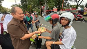 PN Makassar Selipkan Pesan Antikorupsi di Menu Takjil Gratis