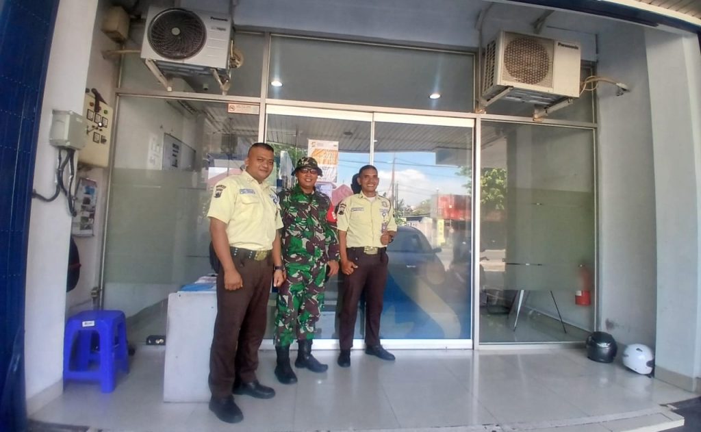 Ciptakan Rasa Aman dan Nyaman Babinsa Kratonan Sambangi Security Di Wilayahnya