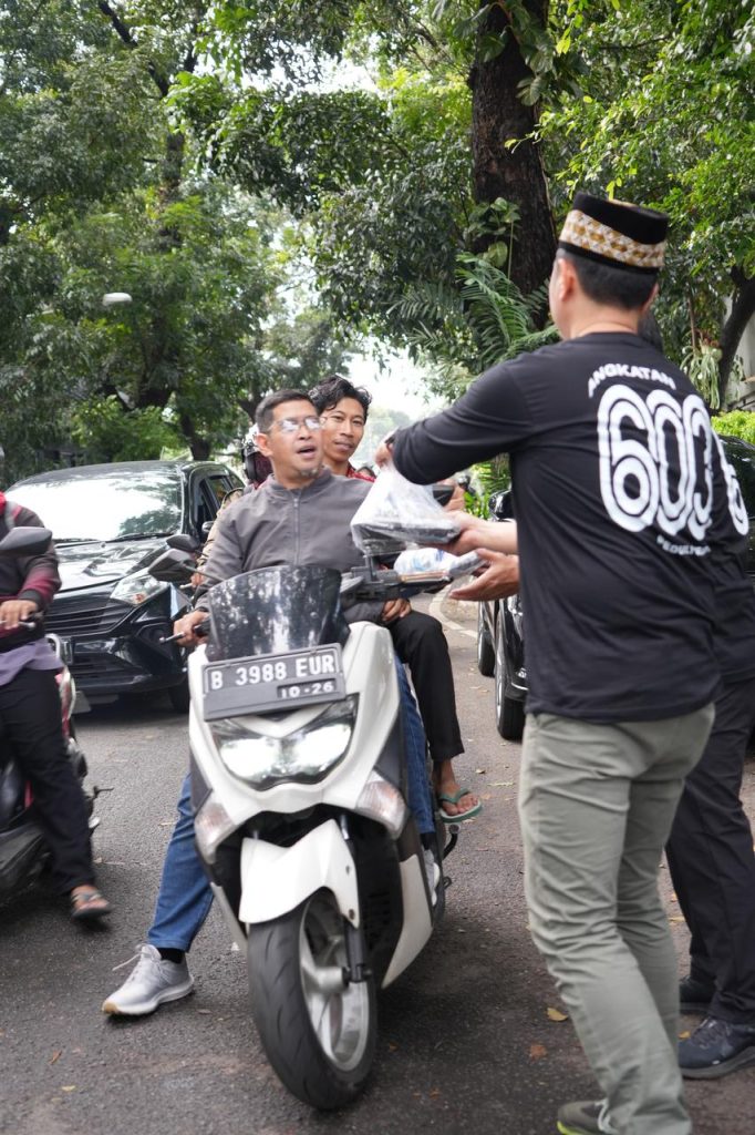 Angkatan 603 Kejaksaan RI Bagikat Paket Makanan Bergizi kepada Masyarakat Bertajuk “Peduli Sesama”