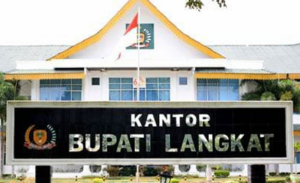 🕷️ Tiorita Br. Surbakti: Dari Istri Koruptor ke Ratu Ijazah Palsu?