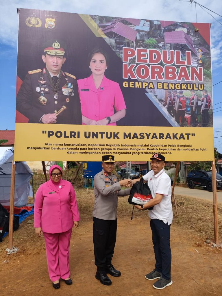 Kapolri, Kirim Bantuan 5.000 Paket Sembako, Untuk Korban Gempa Bumi Di Bengkulu.