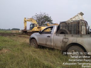 Diduga solar subsidi digunakan untuk  armada alat berat galian tanah ditanjakan mekar kecamatan Rajeg 