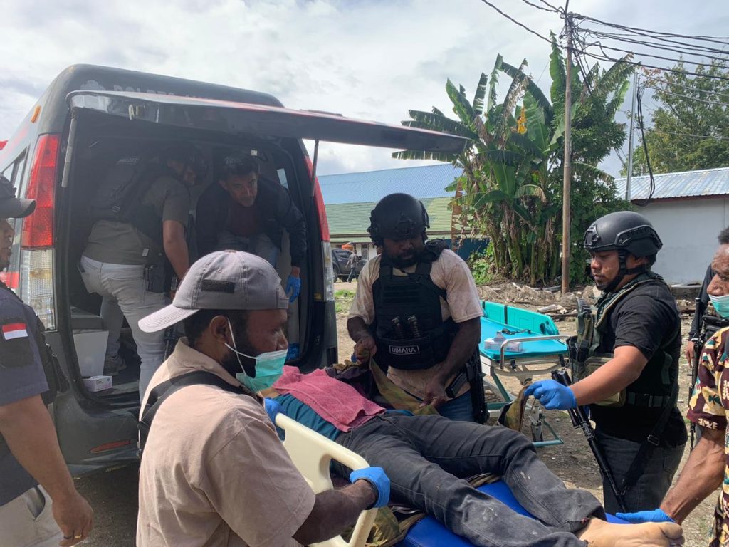 Dua Pekerja Sipil Bangunan Meninggal Dunia Di Tembak KKB, Satgas Ops Damai Cartenz, Sigap Lakukan Pengejaran Dan Evakuasi Korban