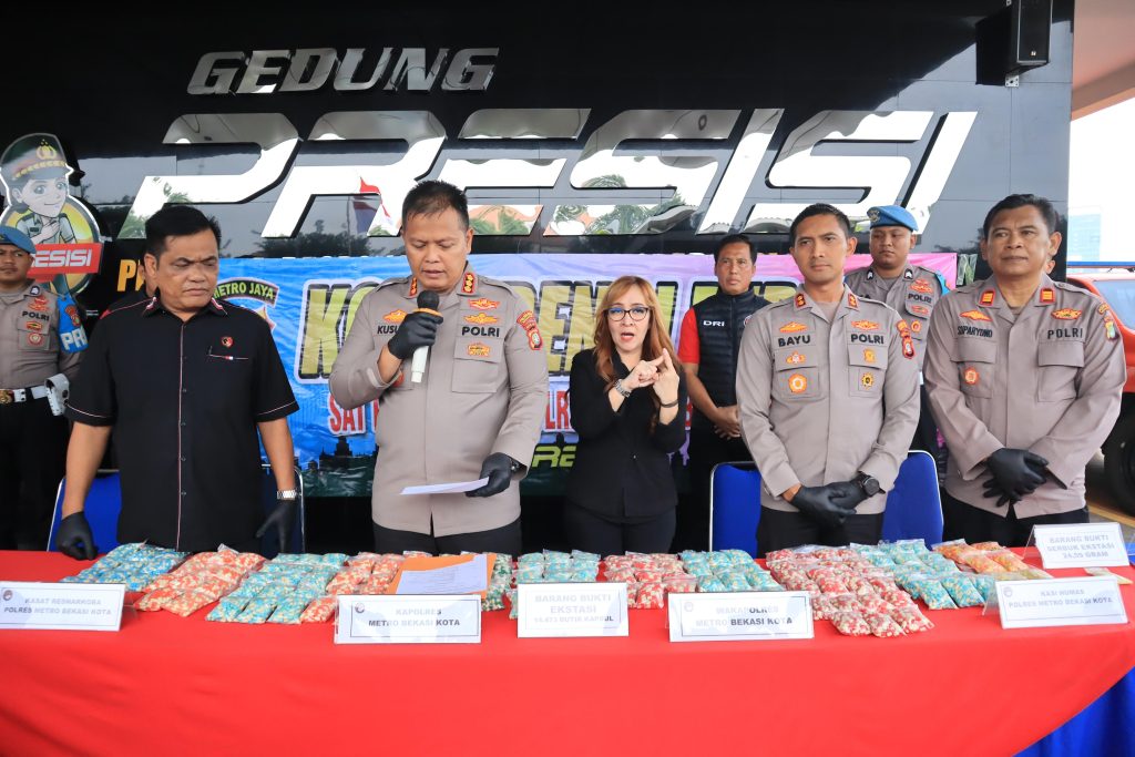 Selamatkan 15.000 Jiwa Anak Bangsa : Polres Metro Bekasi Kota Bongkar Jaringan Narkoba Bekasi-Bogor-Depok, 14 Ribu Butir Ekstasi Disita