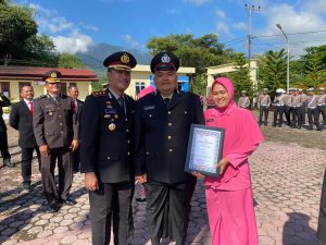 Momen Hari Lahir Pancasila, Kapolres Gayo Lues, Beri Penghargaan Kepada Istri Personel Berprestasi.