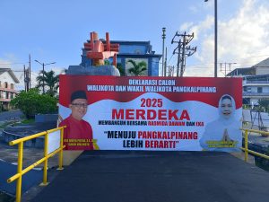 Lautan Bendera Putih, Di Jantung Kota : MERDEKA Di Deklarasikan Rakyat Antusias.
