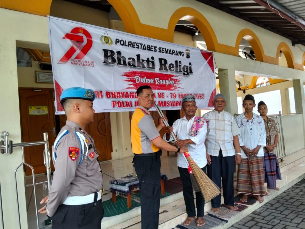 Sambut HUT Bhayangkara Ke-79, Polrestabes Semarang Dan Jajaran Gelar Baksos Religi