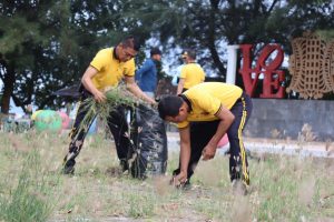 Sambut Hari Bhayangkara, Polda Aceh, Gelar Aksi Bersih Pantai Di Ulee Lheue.