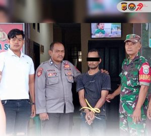 Personel Polsek Setia Bersama TNI Dan Warga, Tangkap Pencuri Baterai Tower Telkomsel, Di Aceh Jaya