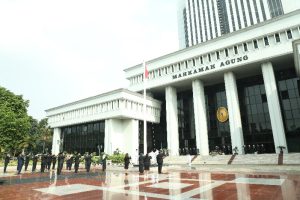 Yurisprudensi MA-RI : Undang-Undang VS Hukum Adat, Dalam Jual Beli Harta Gono-Gini, Tanpa Persetujuan Pasangan.
