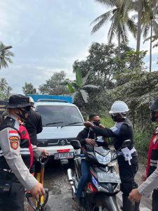 Polri, Untuk Masyarakat : Polda NTT, Imbau Warga Waspada Erupsi Gunung Lewotobi Laki-Laki.