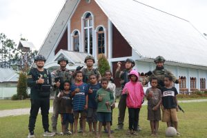 Wujudkan Keamanan Dan Kedekatan Dengan Masyarakat, Satgas Ops Damai Cartenz Gelar Patroli Dan Kegiatan Humanis Du Distrik Pugima