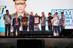 Kapolri, Terima Penghargaan Dari Organisasi Buruh Dunia Atas Dedikasi Lindungi Hak Buruh.