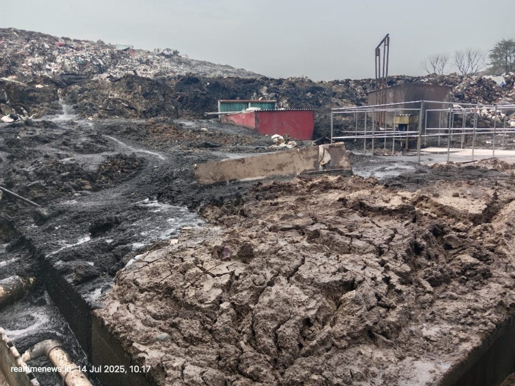 Tsunami Lumpur Sampah Lumpuhkan Operasional PALD Kota Bekasi, DLH Diminta Bertanggung Jawab.