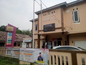 Viral, Pemberitaan Saat Piket Hari Libur, Pegawai Desa BojongloaLoa Main Gapleh Di Dalam Kantor, Ini Klarifikasi Kades.