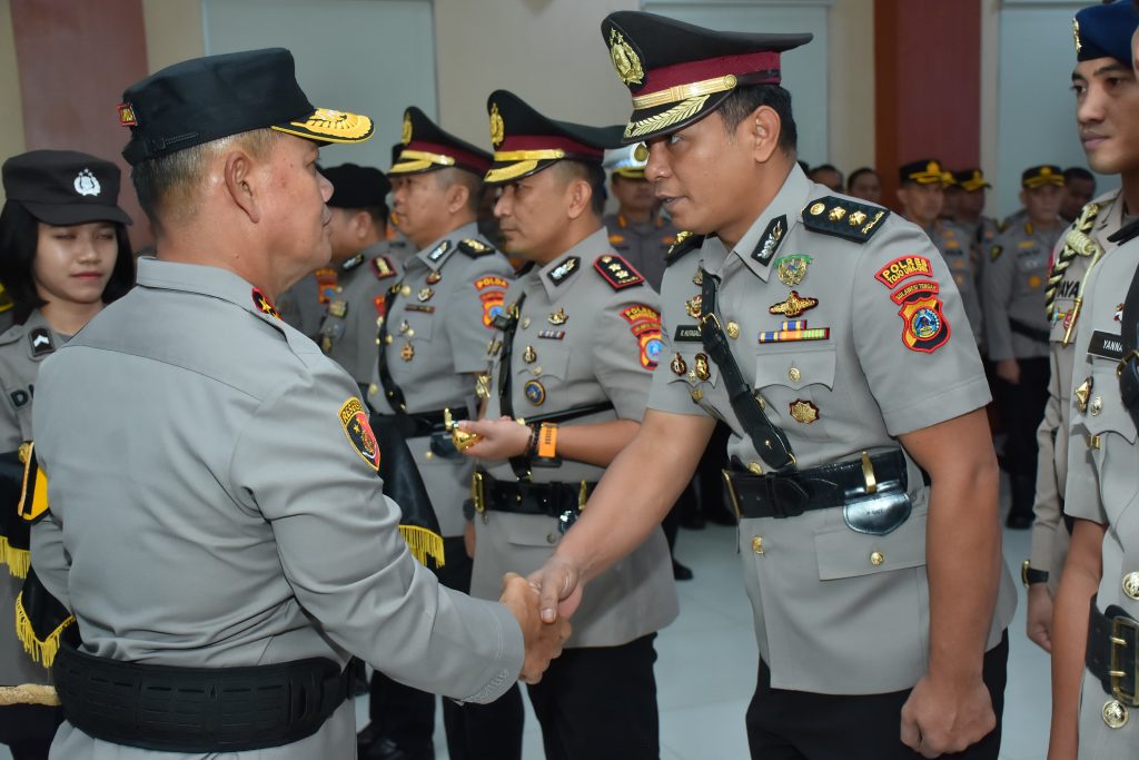 Kapolda Sul-Teng, Pimpin Sertijab Dir-Samapta Dan Dua Kapolres.