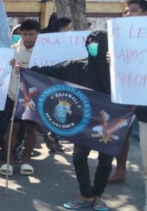 Ratusan Masa Dan Dua Puluh Mobil Komando, Bersama DPW Rajawali Jawa Timur, Akan Menggelar Aksi Demo, D Dinas Peternakan Jawa Timur.