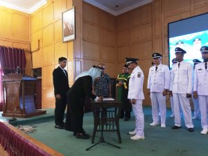 Pelantikan Dan Pengambilan Sumpah Jabatan, 23 Orang Serta Penyerahan Surat Keputusan Perpanjang 17 Pejabat Geuchik Di Pemko Langsa.