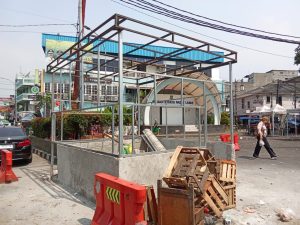 Bangunan Permanen Diduga Tak Berizin Di Fasilitas Umum Kota Tangerang Di Pertanyakan.