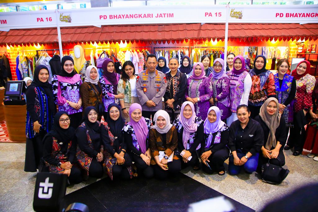 Kapolri Tinjau Bazar Kreasi Bhayangkari Nusantara 2025, Dorong Pertumbuhan UMKM.