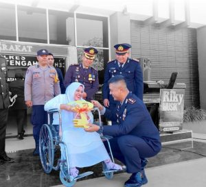 Senyum Bahagia Rosmaini Di Hari Bhayangkara : Dapat Rumah Impian Dari Kapolres Aceh Tengah.