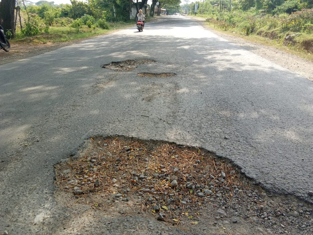 Baru Di Perbaiki, Jalan Lintas Nasional, Di Lhokseumawe Masih Di Penuhi Lubang Maut.