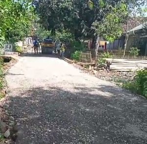 Tim Investigasi Gabunganya Wartawan Indonesia “GWI”, Menyoroti Pembangunan Jalan, Di Desa Cikalong.