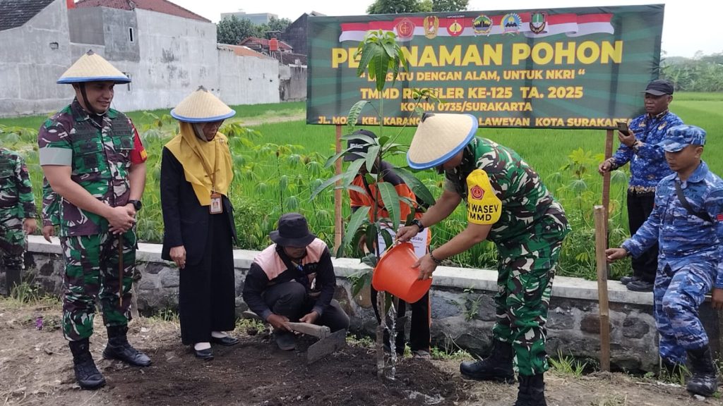 Tim Wasev TMMD Reguler Ke-125, Kodim 0735/Surakarta Tanam Pohon Bersama, Sukseskan Ketahanan Pangan.