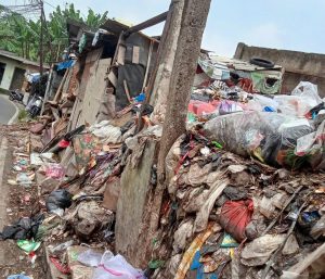 Sampah Menumpuk Setahun, Warga Muara Pasir Jaya Bogor Resah Di Terpa Bau Busuk.