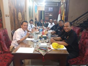 Rapat Koordinasi Lawyer Dan Paralegal Dragon Law Firm, Membahas Strategi Hukum.