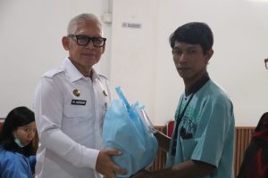 Peringati Hari Kemerdekaan, Kalapas Dan Pegawai Lapas Salemba Ikuti Kegiatan Donor Darah Dan Bakti Sosial.
