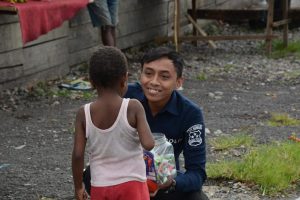 Memperingati HUT-RI Ke-80, Satgas Ops Damai Cartenz, Ajak Anak-anak Iwaka Kenali Arti Kemerdekaan.