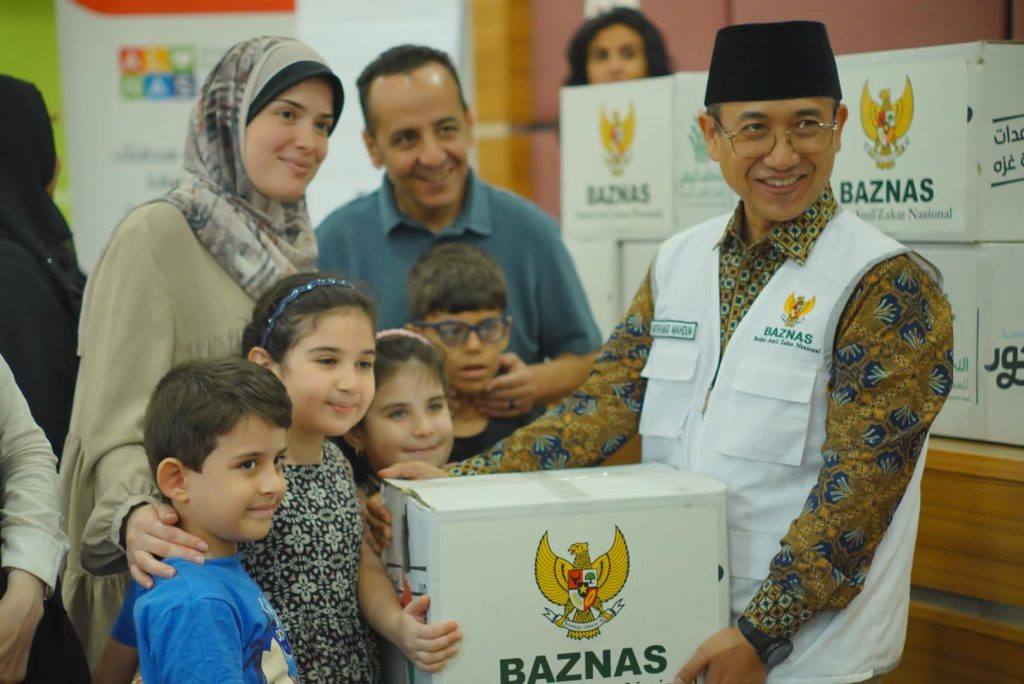 BAZNAS-RI, Beri Bantuan Kebutuhan Hidup, Bagi Keluarga Palestina Di Mesir.