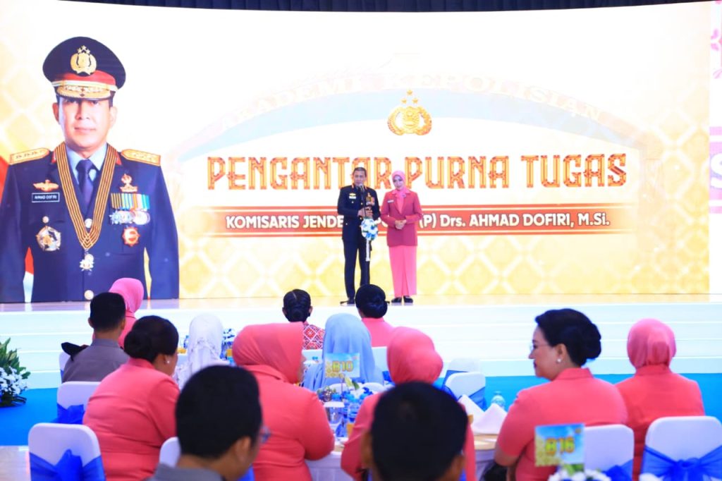 Kapolda Sul-Teng, Hadiri Tradisi Purna Tugas Komjen Pol (Purn) Ahmad Dofiri Dan Pengantar Tugas Waka Polri.