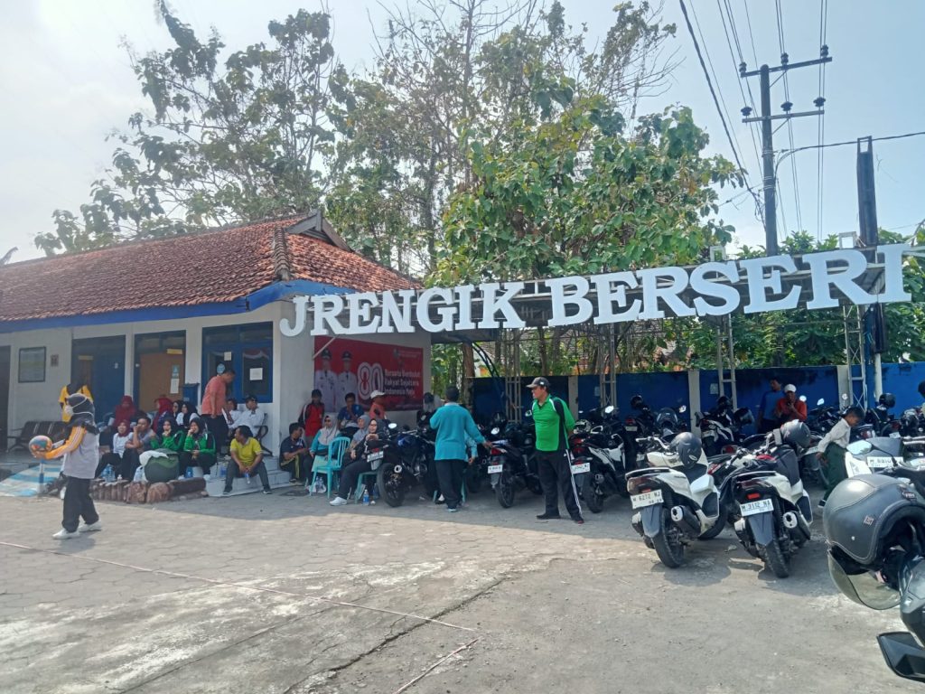 Grup Voli Gembira, Meriahkan Puncak HUT Ke-80 RI, Di Kecamatan Jrengik.