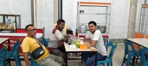 Pihak Pengurus Sekolah Dari Tata Usaha MTsN 1 Langsa, Adakan Pertemuan Antara LSM Bungoeng Lam Jaroe Aceh Bersama Wartawan Media Online.