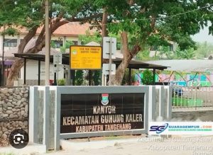 Camat Gunung Kaler Bungkam Saat Dikonfirmasi Terkait Proyek Tanpa Papan Nama, Di kampung Karang Jetak